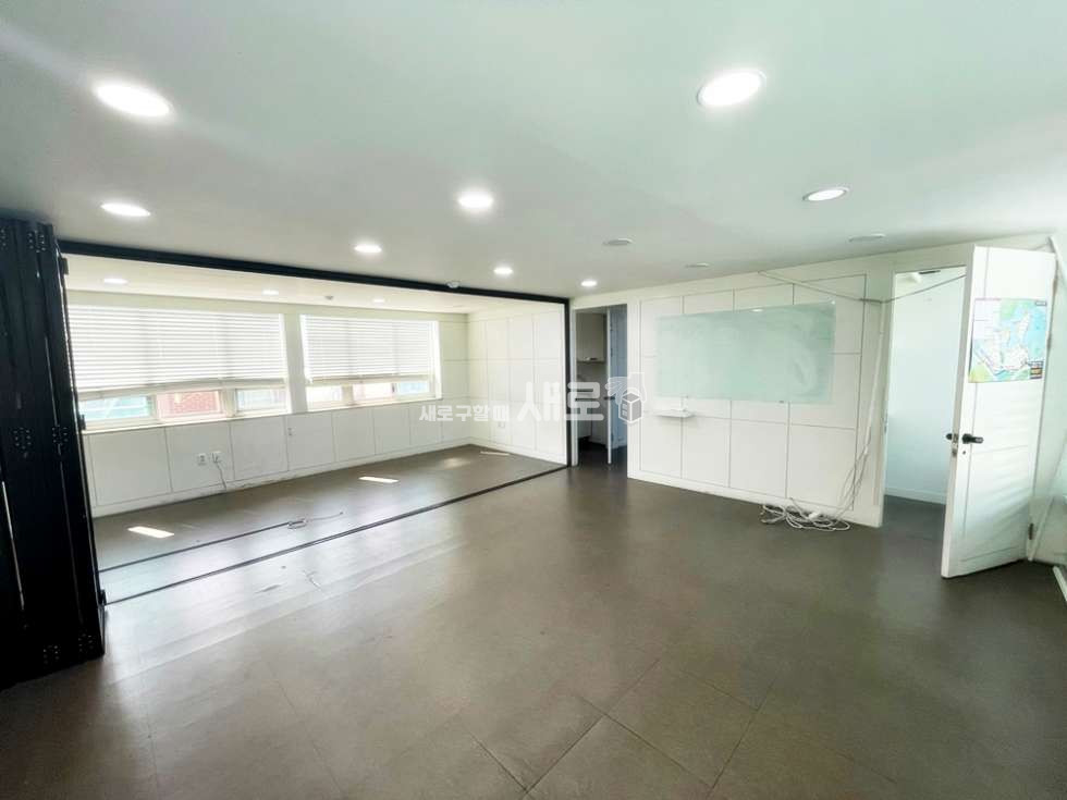 서울 강남구 논현동 신사역 도보3분, 3룸 중형 사무실, 6F, 테라스 보유,엘베O,주차O 월세 매물번호 13263 사진 2