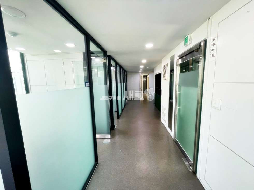 서울 강남구 논현동 신사역 도보3분, 3룸 중형 사무실, 6F, 테라스 보유,엘베O,주차O 월세 매물번호 13263 사진 3