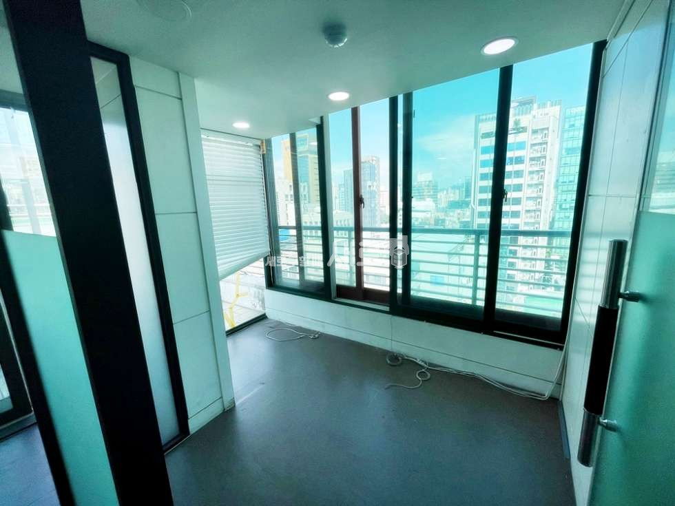 서울 강남구 논현동 신사역 도보3분, 3룸 중형 사무실, 6F, 테라스 보유,엘베O,주차O 월세 매물번호 13263 사진 6