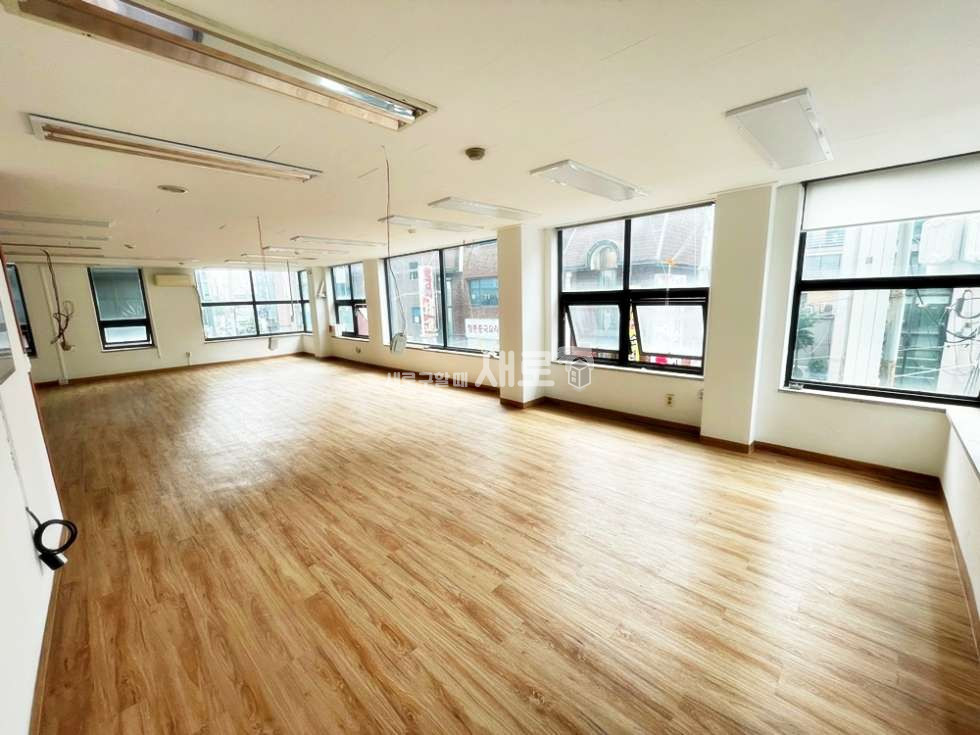 서울 서초구 서초동 초 역세권 교대역 도보2분 ,홀구조,채광 좋은 중소형사무실,엘베O 월세 매물번호 13331 사진 4
