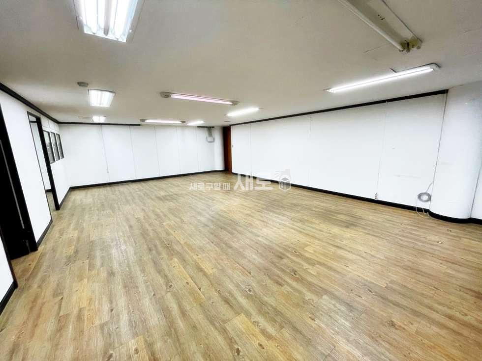 서울 강남구 역삼동 역삼역 도보5분,평수대비 저렴한 중형사무실,2룸,엘베 O,주차O 월세 매물번호 13352 사진 4