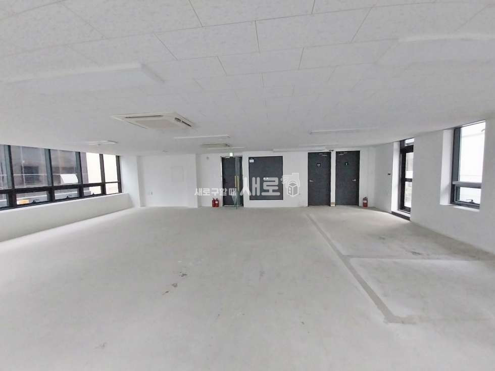서울 강남구 논현동 강남구청역 도보3분거리 가시성좋고 전면통유리 내외관깔끔한컨디션매물 월세 매물번호 13477 사진 5