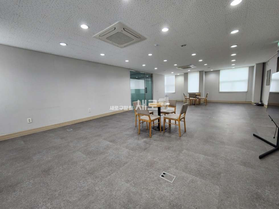 서울 서초구 양재동 화이트인테리어,노출천장,실내컨디션上,초역세권,주차O 월세 매물번호 13528 사진 3