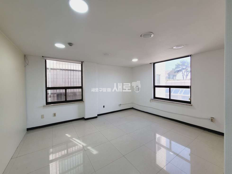서울 강남구 논현동 O 강남구청역 도보 5분 O 홀 1 룸 1 O 주차엘베 O 대로변 O 월세 매물번호 13587 사진 5