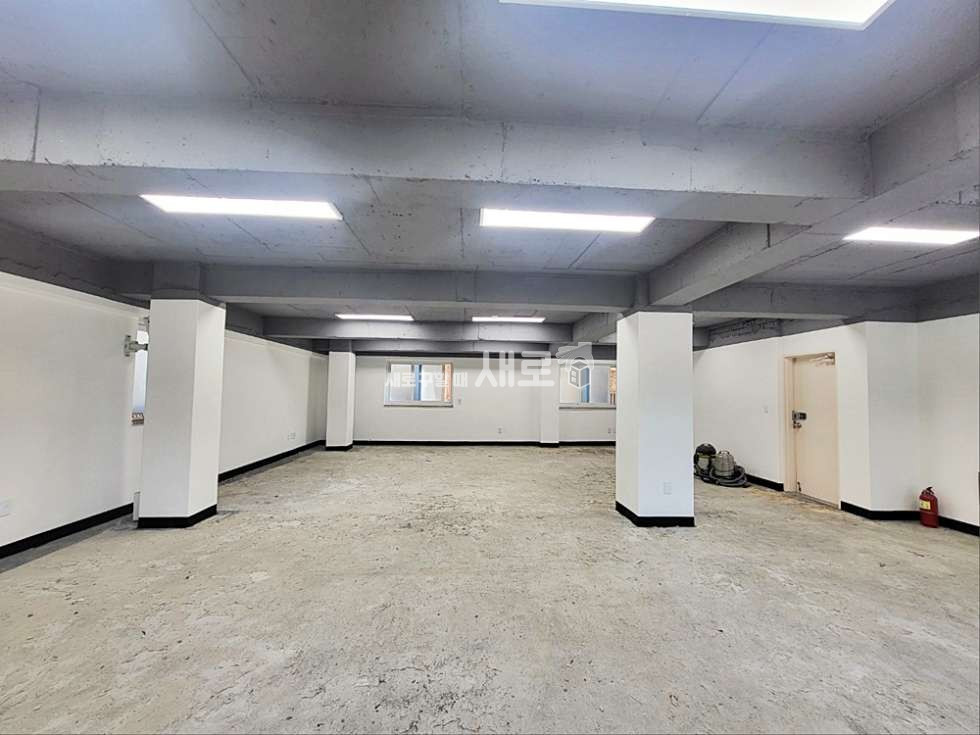 서울 강남구 논현동 v 7호선 역세권 v 완전 저렴한 임대료 v 실평수 넓은 사무실 v 월세 매물번호 13675 사진 5