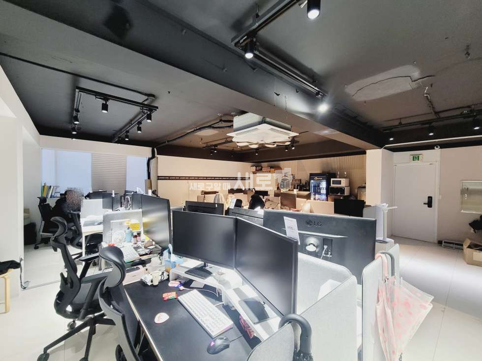 서울 강남구 논현동 O 학동역 도보 2분 O 홀 1 룸 2 O 노출천장 O 주차엘베 O 월세 매물번호 13784 사진 3