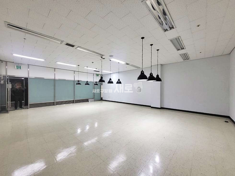 서울 강남구 신사동 I 가성비 최고 임대료 I 유동인구 많음 위치 최상 I 월세 매물번호 13809 사진 2