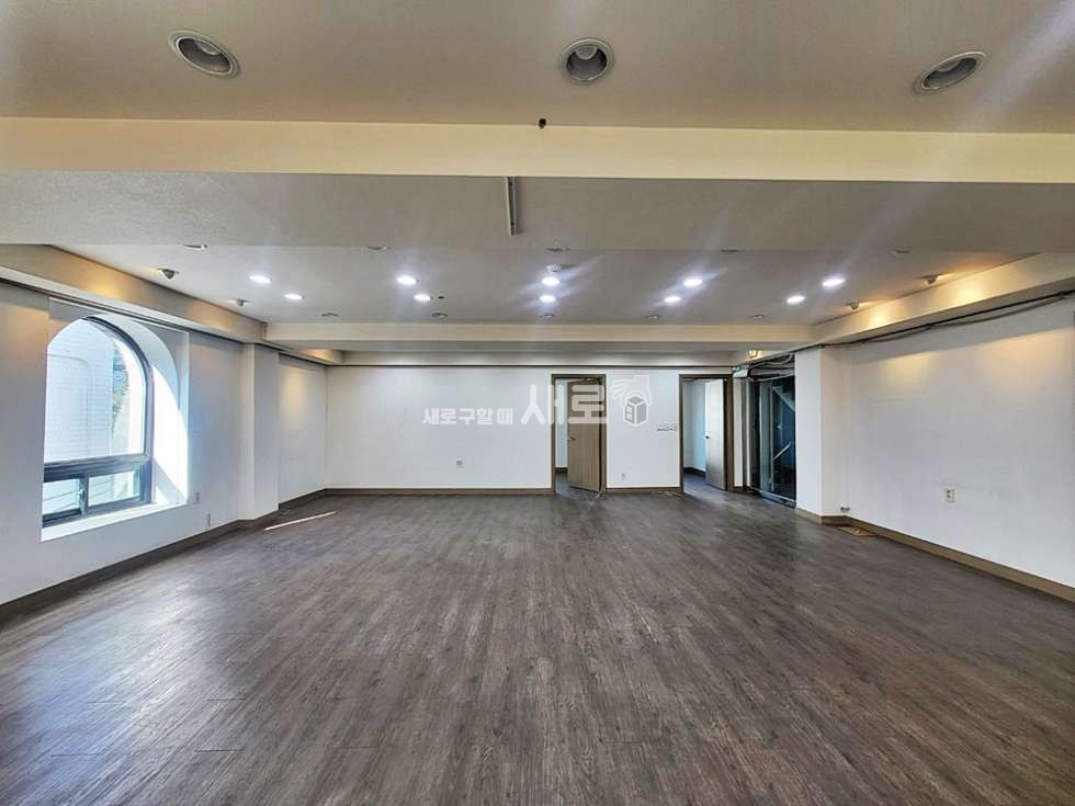 서울 강남구 신사동 주은빌딩동 I 저렴한 임대료 I 단독층사용 I 화장실 리모델링 I 채광 I 월세 매물번호 13832 사진 6