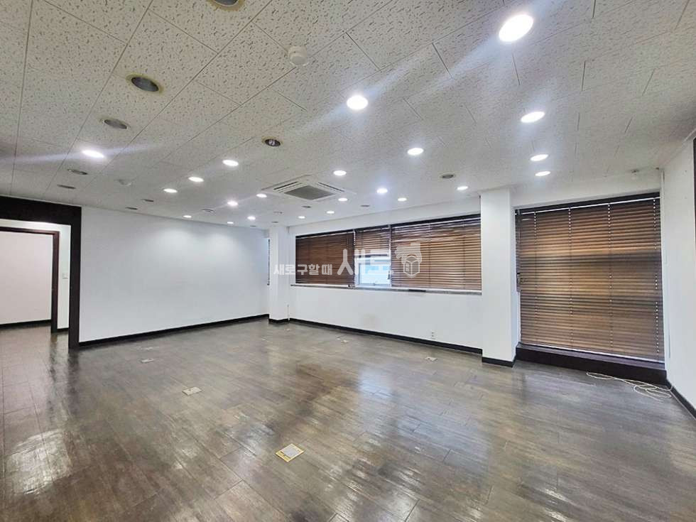 서울 강남구 역삼동 I 진짜 저렴한 임대료 I 섬세한 관리 I 통창 I 강력추천 I 월세 매물번호 13895 사진 1