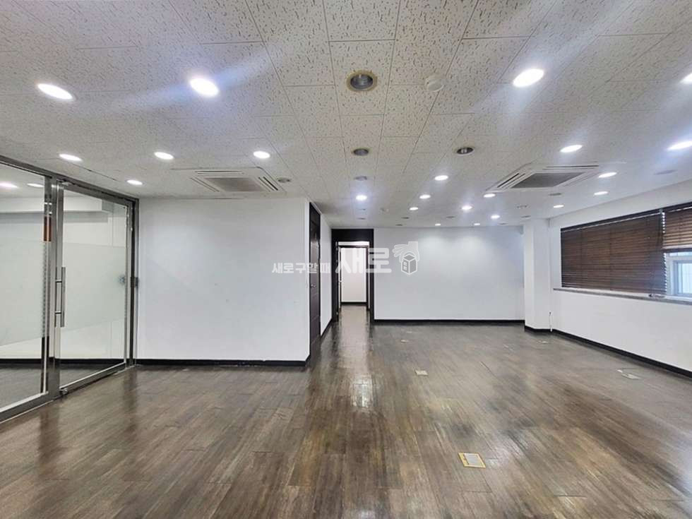 서울 강남구 역삼동 I 진짜 저렴한 임대료 I 섬세한 관리 I 통창 I 강력추천 I 월세 매물번호 13895 사진 2