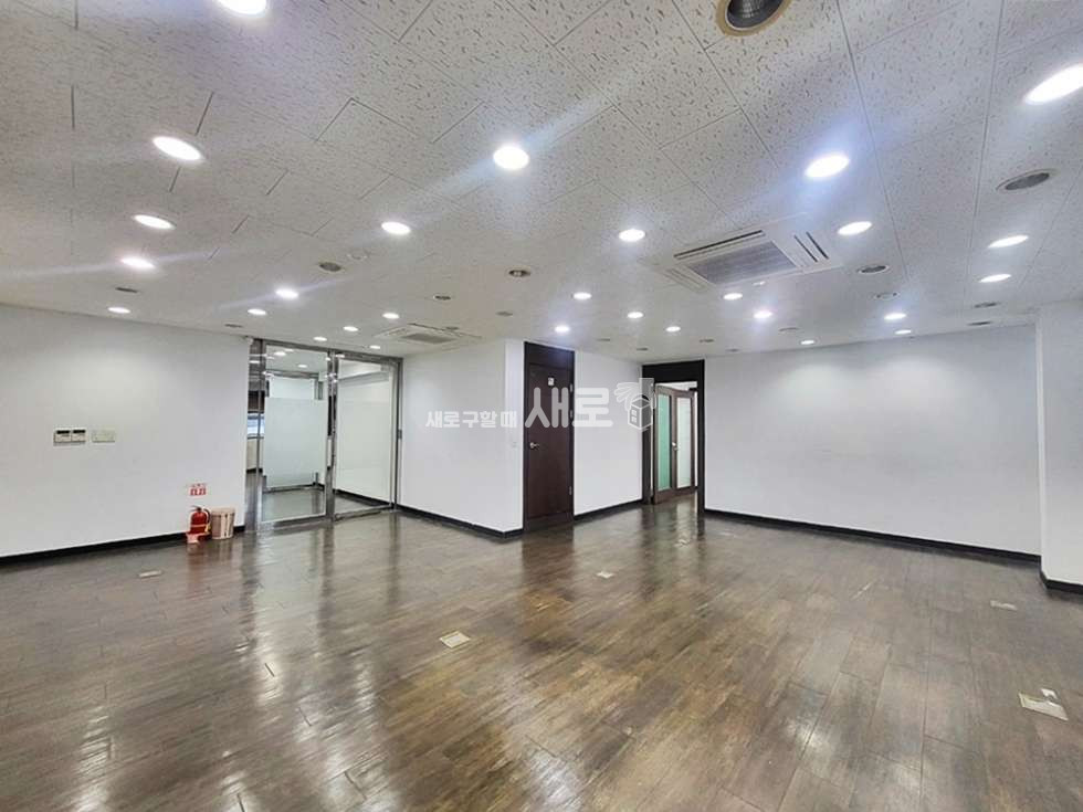 서울 강남구 역삼동 I 진짜 저렴한 임대료 I 섬세한 관리 I 통창 I 강력추천 I 월세 매물번호 13895 사진 3