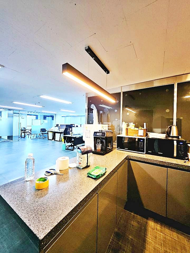 서울 강남구 논현동 I 강남구청역 역세권 I 단독층사용 I 냉난방완비 I 월세 매물번호 13985 사진 8