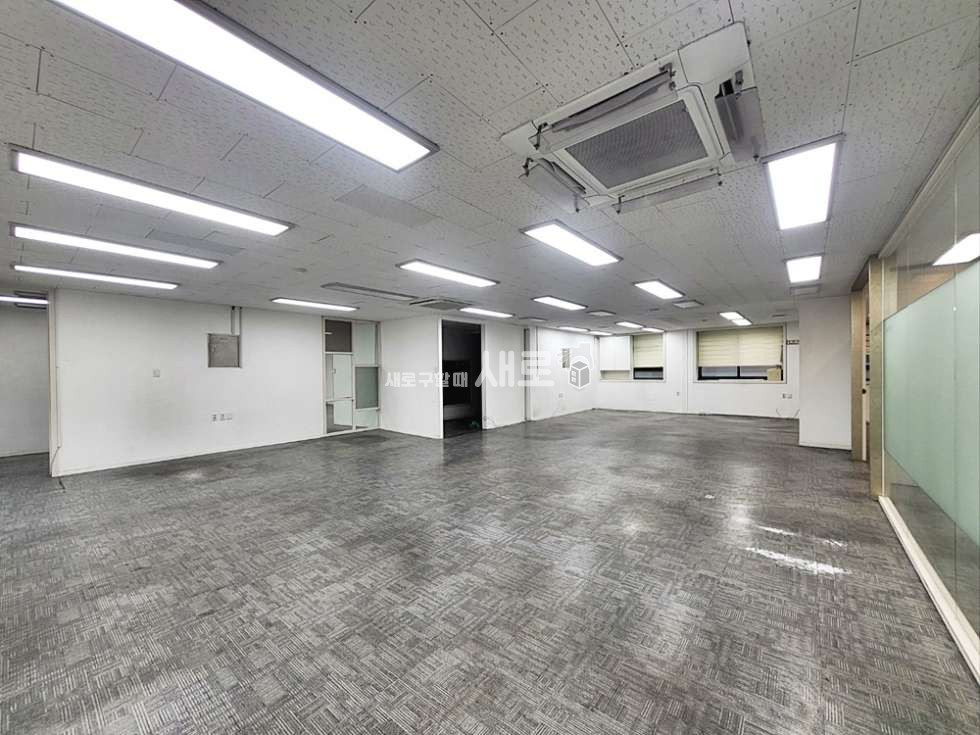 서울 강남구 논현동 I 신논현역 초역세 I 냉난방 완비 I 단독층사용 I 통창 I 월세 매물번호 13993 사진 5