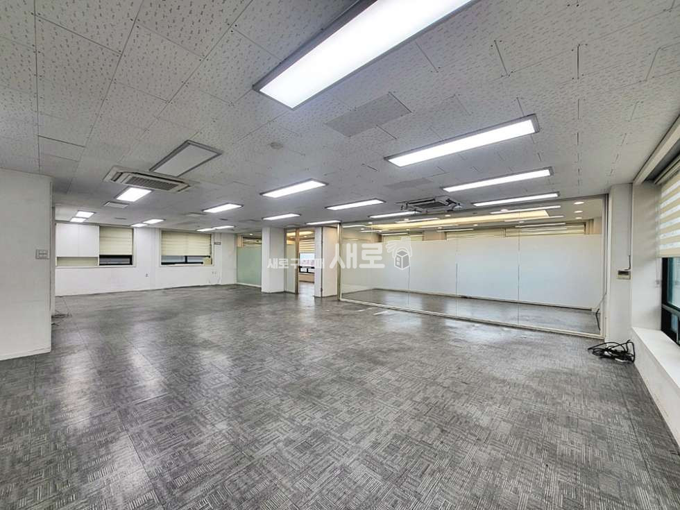 서울 강남구 논현동 I 신논현역 초역세 I 냉난방 완비 I 단독층사용 I 통창 I 월세 매물번호 13993 사진 7