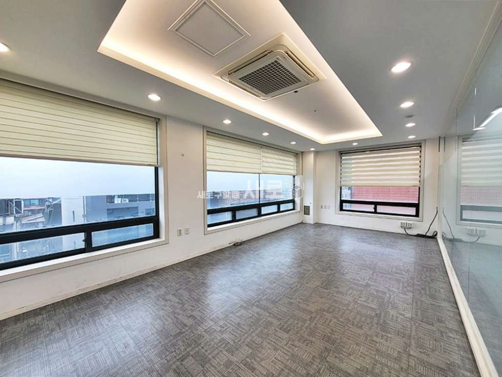 서울 강남구 논현동 I 신논현역 초역세 I 냉난방 완비 I 단독층사용 I 통창 I 월세 매물번호 13993 사진 8