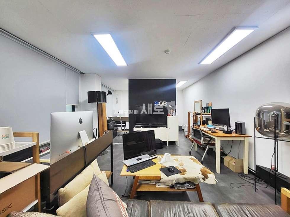 서울 서초구 잠원동 I 신사역 초역세권 I 대로변위치 I 깔끔한 직사각형 구조 I 월세 매물번호 14166 사진 2