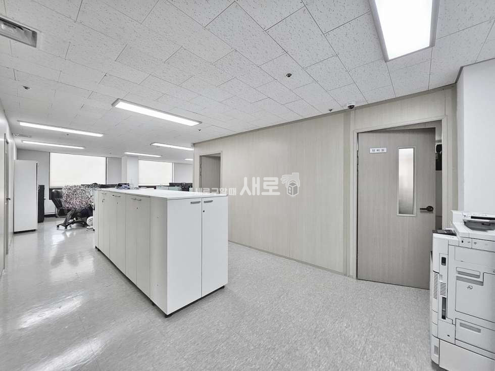 서울 강남구 역삼동 실사진O 언주역 역세권! 대로변! 룸 3개 분리형!! 고층 채광 굿!!! 월세 매물번호 14478 사진 2