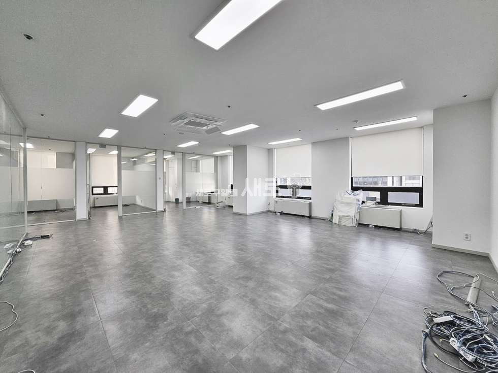 서울 강남구 역삼동 실사진O 언주역 역세권! 대로변! 룸 4개 분리형!! 탕비공간O 월세 매물번호 14479 사진 2