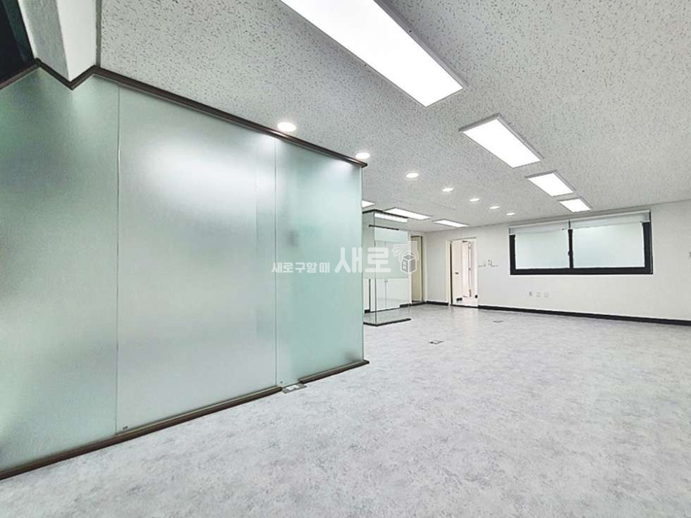 서울 강남구 역삼동 강남역 내부 관리 잘된 깔끔한 화이트톤 사무실 월세 매물번호 10679 사진 3